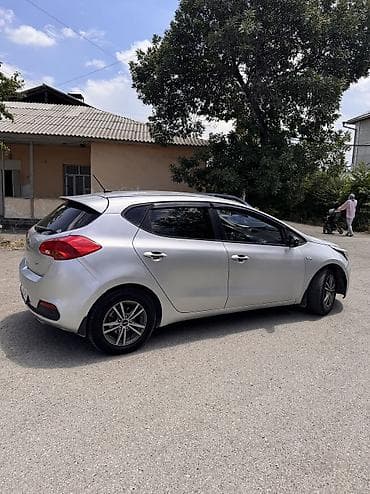 byd e6: Kia Ceed: 2013 г., 1.6 л, Механика, Бензин, Хэтчбэк — 3