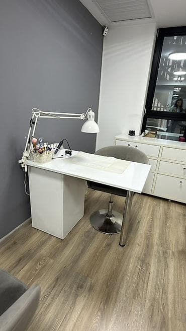 Освободится 30 апреля! Маникюрный стол с лампой Икеа 2799с Отдельно — 1