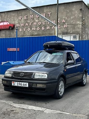 Volkswagen Vento: 1993 г., 2 л, Механика, Бензин, Седан