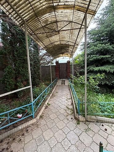 хата кой таш: Большой двухэтажный дом в с. Кой-Таш, г. Бишкек. Характеристики: - — 9