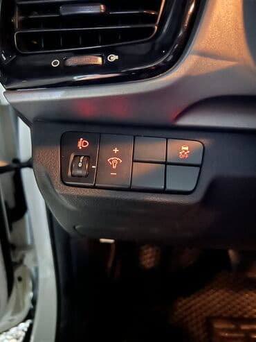 по всем вопросам обращаться по номеру: Kia Stonic: 2017 г., 1.4 л, Автомат, Бензиновая, Кроссовер — 10