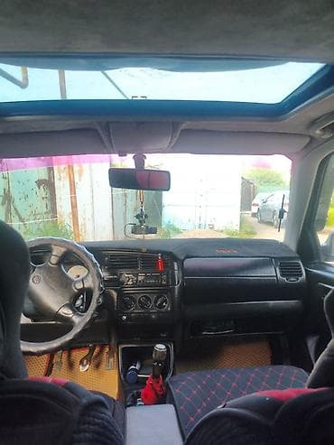 Volkswagen Golf: 1992 г., 1.8 л, Механика, Бензин, Хэтчбэк