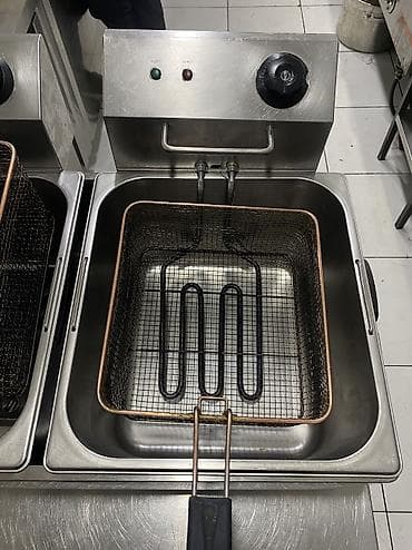 Кухонные плиты и варочные поверхности: Фритюрница 11л+11л (670х450х350мм; 220В; 5KBT) Установка настольная — 10