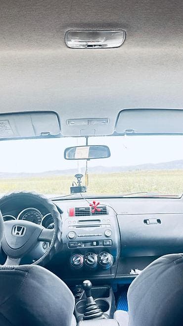 Honda Jazz: 2004 г., 1.3 л, Механика, Бензин, Хэтчбэк — 10