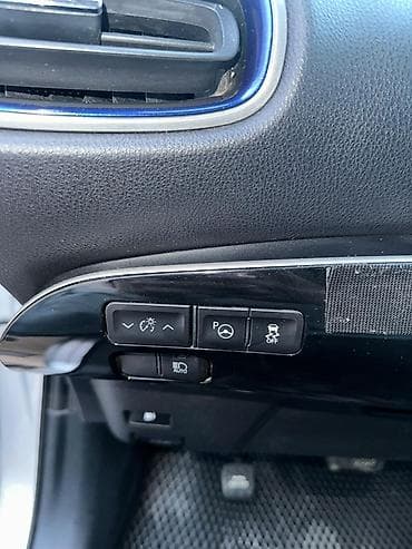 14: Toyota Prius: 2017 г., 1.8 л, Гибрид, Лифтбек — 6