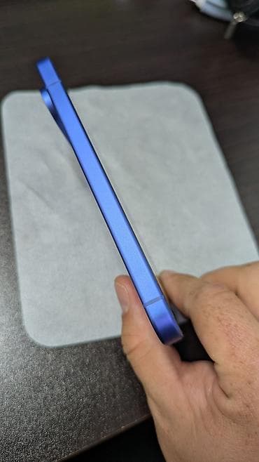 Техника жана электроника: Google Pixel 10, Колдонулган, 128 ГБ, түсү - Көк, eSIM — 6