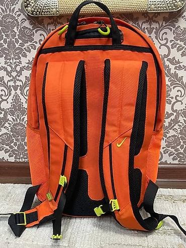 american eagle: Продам 2 рюкзака 🎒 Всего за 2000 сом (2 рюкзака)💯✅ 1️⃣Оранжевый Nike — 2
