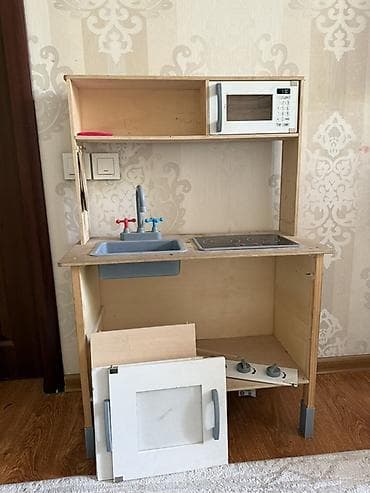 Детская игровая кухня из дерева - Компактная напольная конструкция с