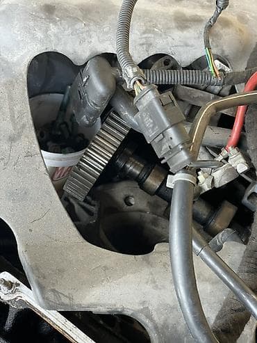 запчасти на гольф 2: Двигатель и навесное от Volkswagen 2.0 (покрытие крышки с логотипом VW — 5