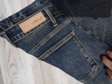 Джинсы: 25 размер
Новая — 5