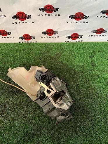 mazda 2000: Замок двери Mercedes-Benz — 1