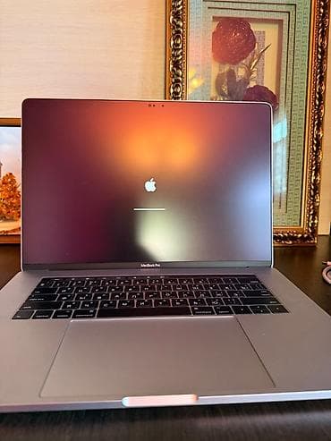 macbook 2010: Apple MacBook Pro 15'4" Проц i7 4ядра Память 16GB видео 1,5 GB — 2