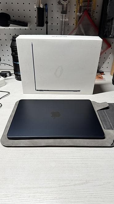 Продаю MacBook Air 13", чип Apple M4 (2025) 24 озу 512 Ssd. Цикл