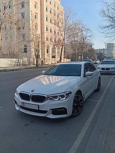 сидения на бмв: BMW 5 Series (G30), белый седан бизнес‑класса с М‑пакетом. Аренда авто — 1