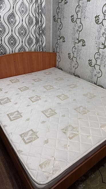 Двуспальная кровать, Б/у, С матрасом, длина - 200 см