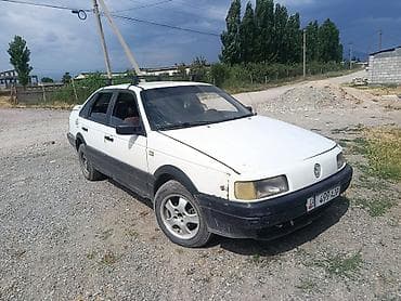 Унаа: Volkswagen Passat: 1989 г., Кол менен иштөөчү, Седан — 1