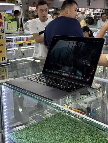 Apple MacBook Pro 13" (цвет Space Gray) - Экран Retina (2560×1600)
