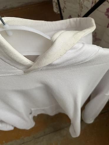 нужны вещи: Худи Essentials Fear of God, белое Срочно продаю размер М Б/у Цена — 3