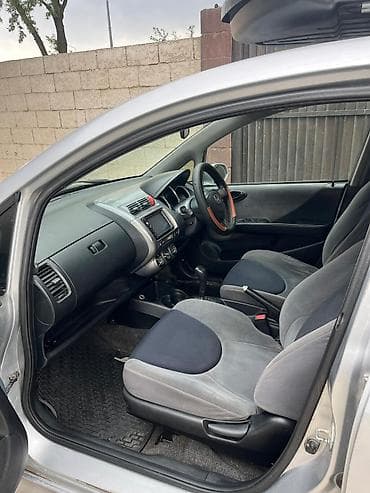 Honda Fit: 2001 г., 1.3 л, Вариатор, Бензин, Хэтчбэк — 6