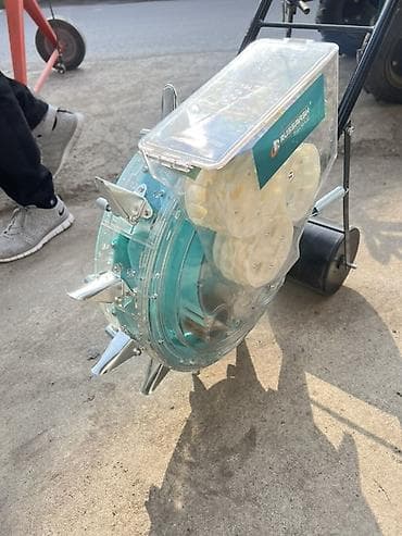 КУНы: Ручная сеялка для овощных и зерновых культур Описание: - Толкательная — 1