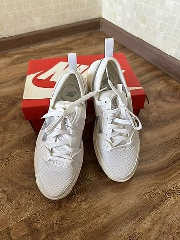 Босоножки, сандалии, шлепанцы: Кроссовки, 38, Nike, Новый, цвет - Белый, Самовывоз — 1