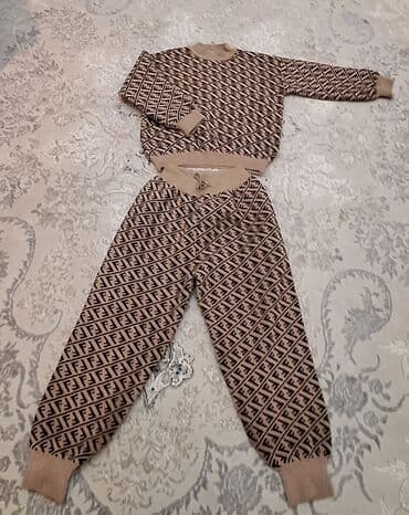 оборудование для нижнего белья: Тёплая двойкаподходит рост 130-140,состояние отличное - Цветовая — 1