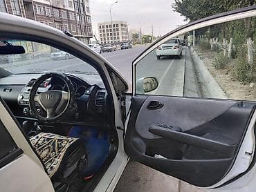 124 mers: Honda Fit: 2002 г., Хэтчбэк — 5