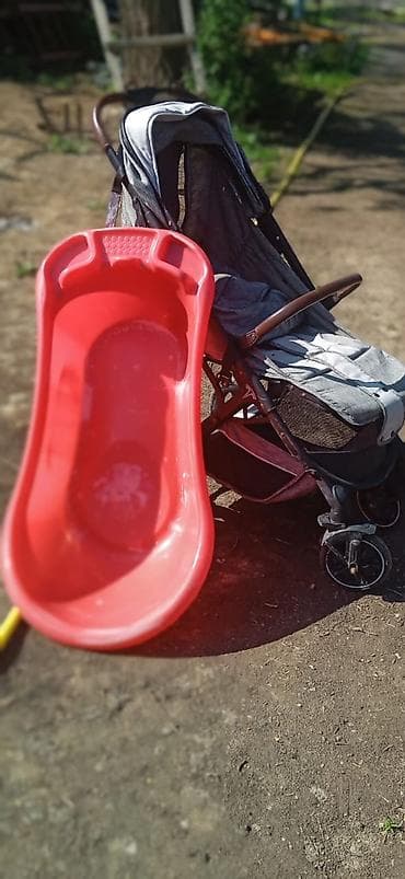 Детская прогулочная коляска + детская ванночка Коляска: - Прогулочный