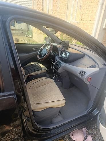 салон машина: Nissan Almera Tino: 2003 г., 1.8 л, Механика, Бензин, Хэтчбэк — 6