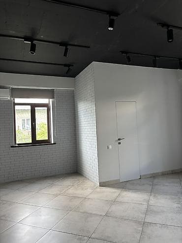 Коммерческая недвижимость: Аренда офисов, 33 м², В бизнес центре, 1 линия, С отдельным сан узлом — 3