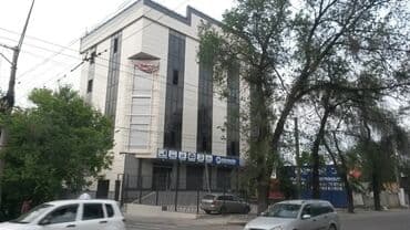 Сдаю Офис, 26 м², В бизнес центре, 1 линия