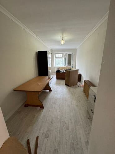 дом расрочку: Просторная комната с мебелью Описание: - Светлая вытянутая комната — 2