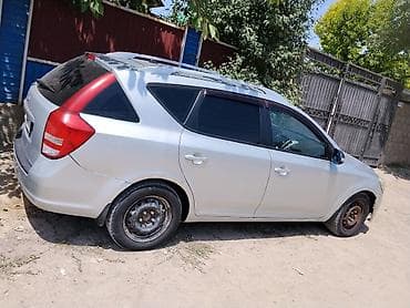 Kia Ceed: 2010 г., 1.6 л, Автомат, Бензин, Универсал — 5