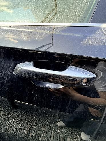 e star: BYD E9: 2021 г., Седан — 5