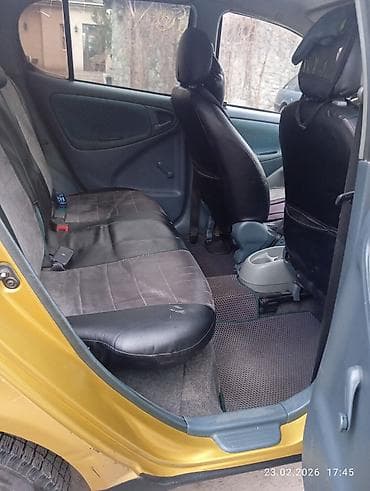 r 16: Toyota Yaris: 2001 г., 1.3 л, Механика, Бензин, Хэтчбэк — 7