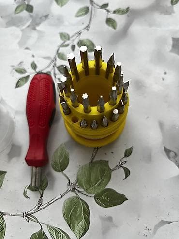ac adapter: Набор ручного инструмента и аксессуаров Состав: - Набор сменных бит в — 2