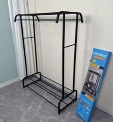 напольная вешалка из дерева: Кронштейн для одежды с полками — это функциональное решение — 3