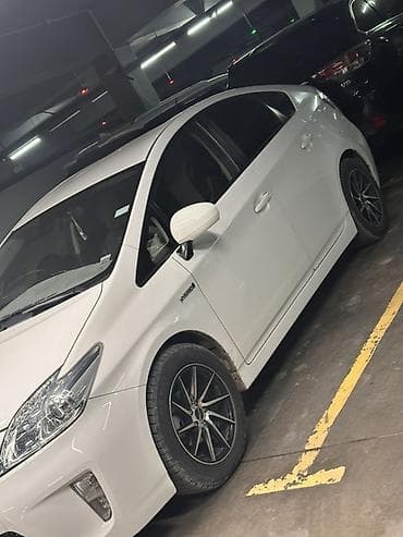 бампер на приус: Toyota Prius: 2015 г., Автомат, Гибрид, Лифтбек — 3