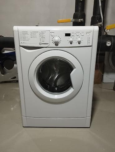В продаже стиральная машина Indesit,на 5 кг.загрузки.Состояние