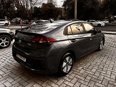aion v: Hyundai Ioniq: 2019 г., 1.6 л, Автомат, Гибрид, Лифтбек — 4