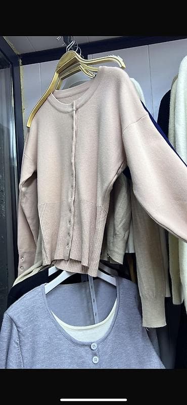 Трендовая кофта 
Пудровый цвет 
Носила 1раз