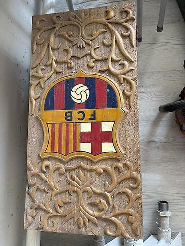 Декор жана интерьер: Нарды из дерева с гербом футбольного клуба «Барселона».

Торг уместен — 1
