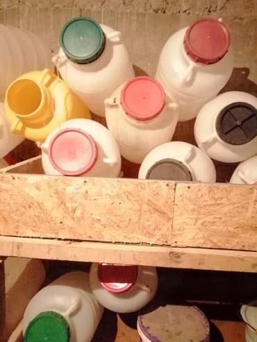 пластиковые бутылки для воды оптом: От мёда бочку ёмкость пищевую пластиковую объем 25литров количество — 1