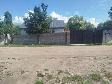 дом из панелей: Продаётся жилой дом с участком и капитальным ограждением. - Дом — 1