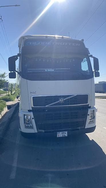 Тягач, Volvo, 2005 г., Тентованный