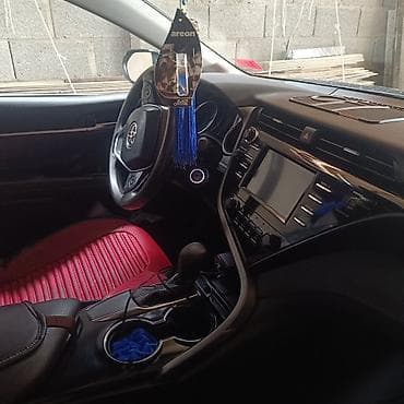 салон автомобиля: Toyota Camry: 2019 г., 2.5 л, Автомат, Бензин, Седан — 1