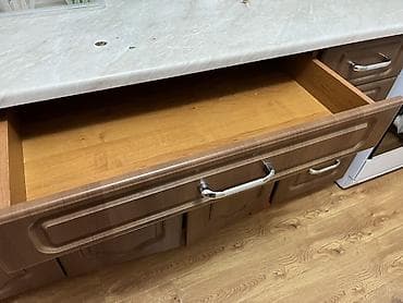 Тумбы и подставки: Кухонный гарнитур EuroStyle, цвет «орех» с классическими фасадами — 5