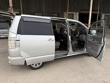 продаю вазу: Toyota Voxy: 2003 г. — 4