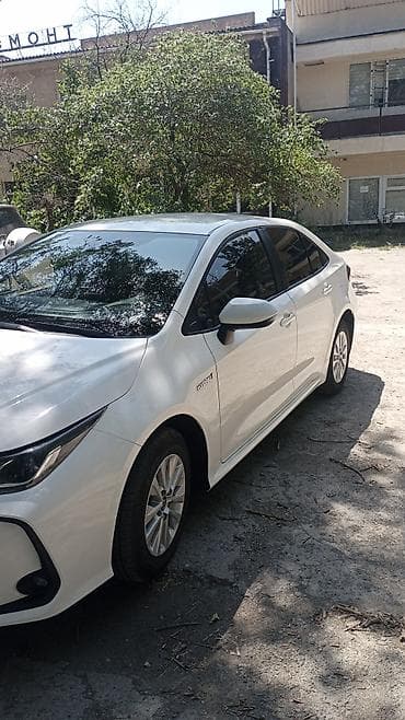 corolla 2022: Toyota Corolla: 2021 г., 1.8 л, Вариатор, Гибрид, Седан — 3