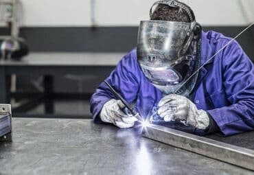 ищу сварщика на работу: Требуется Сварщик на производство, Оплата Еженедельно, 1-2 года опыта — 1